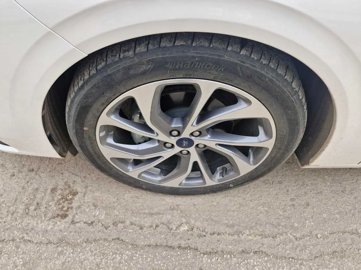 Car image 10