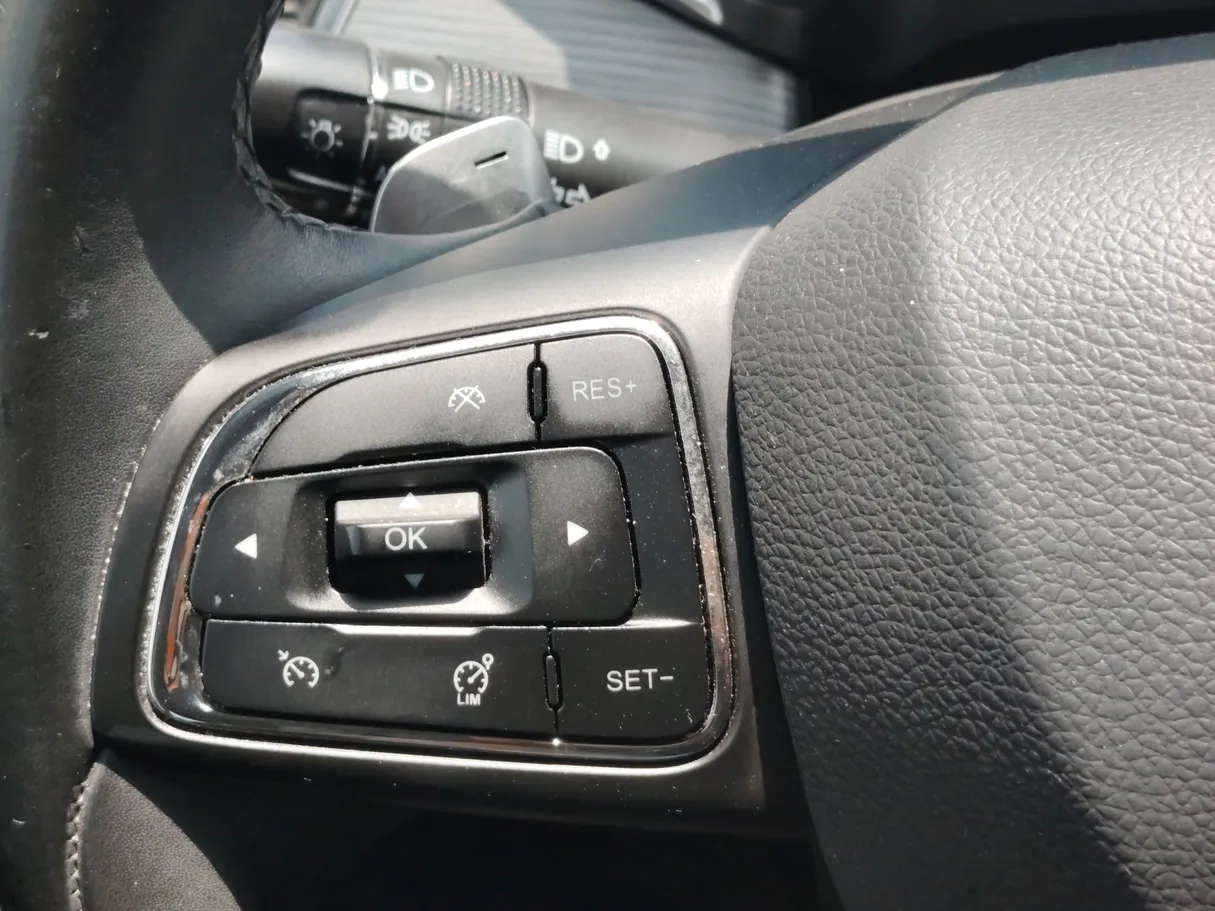 Car image 28