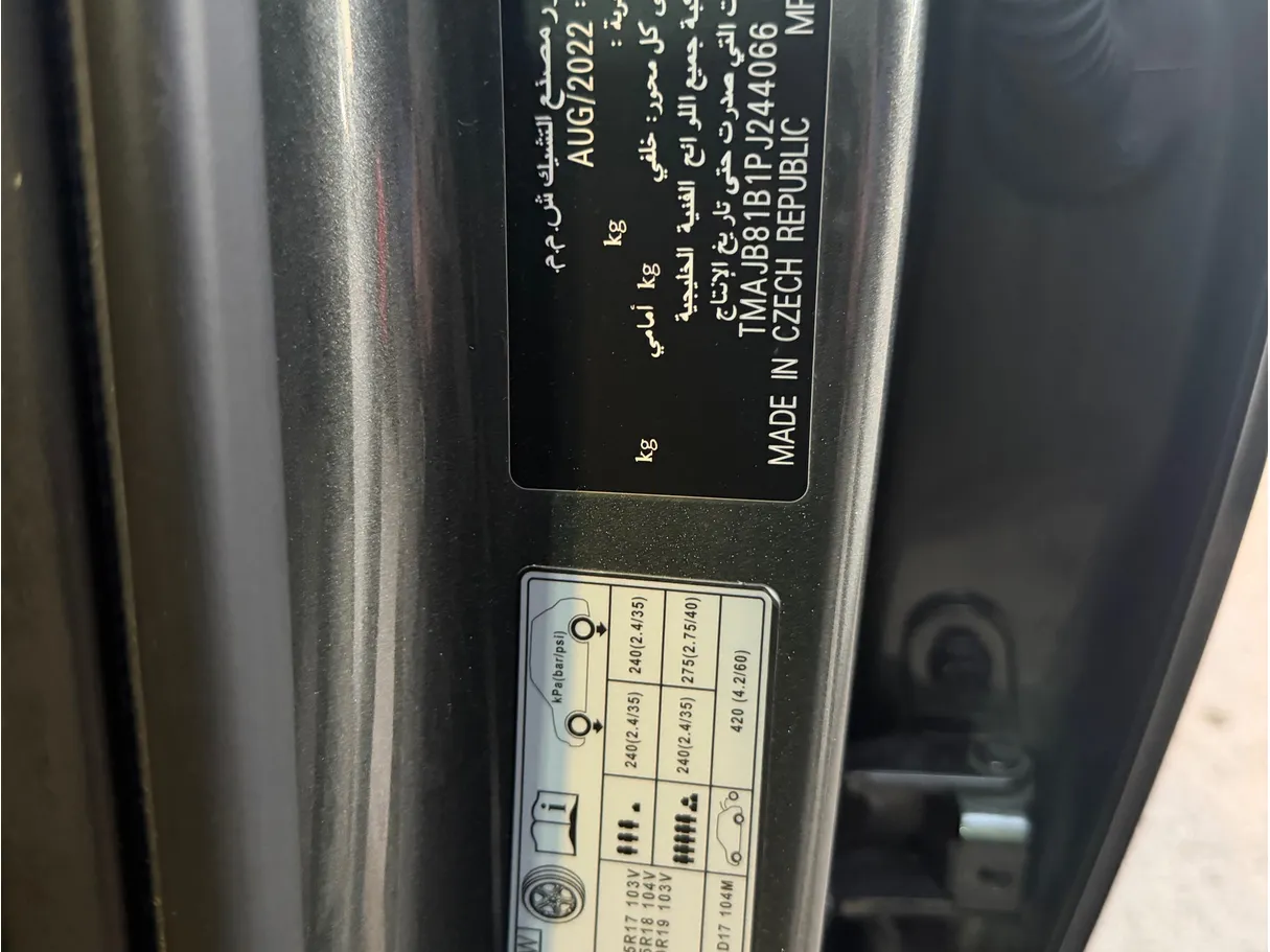 Car image 10