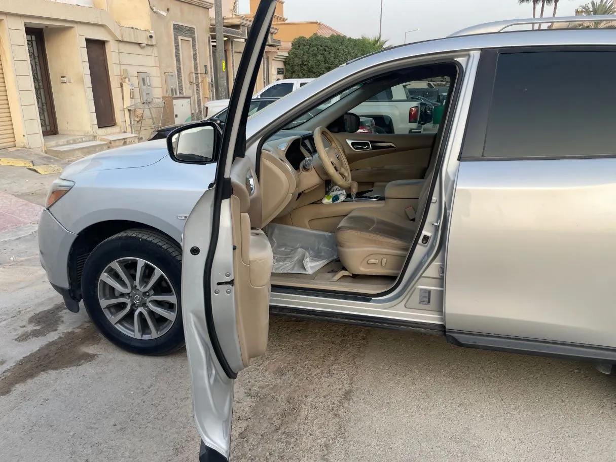 Car image 10