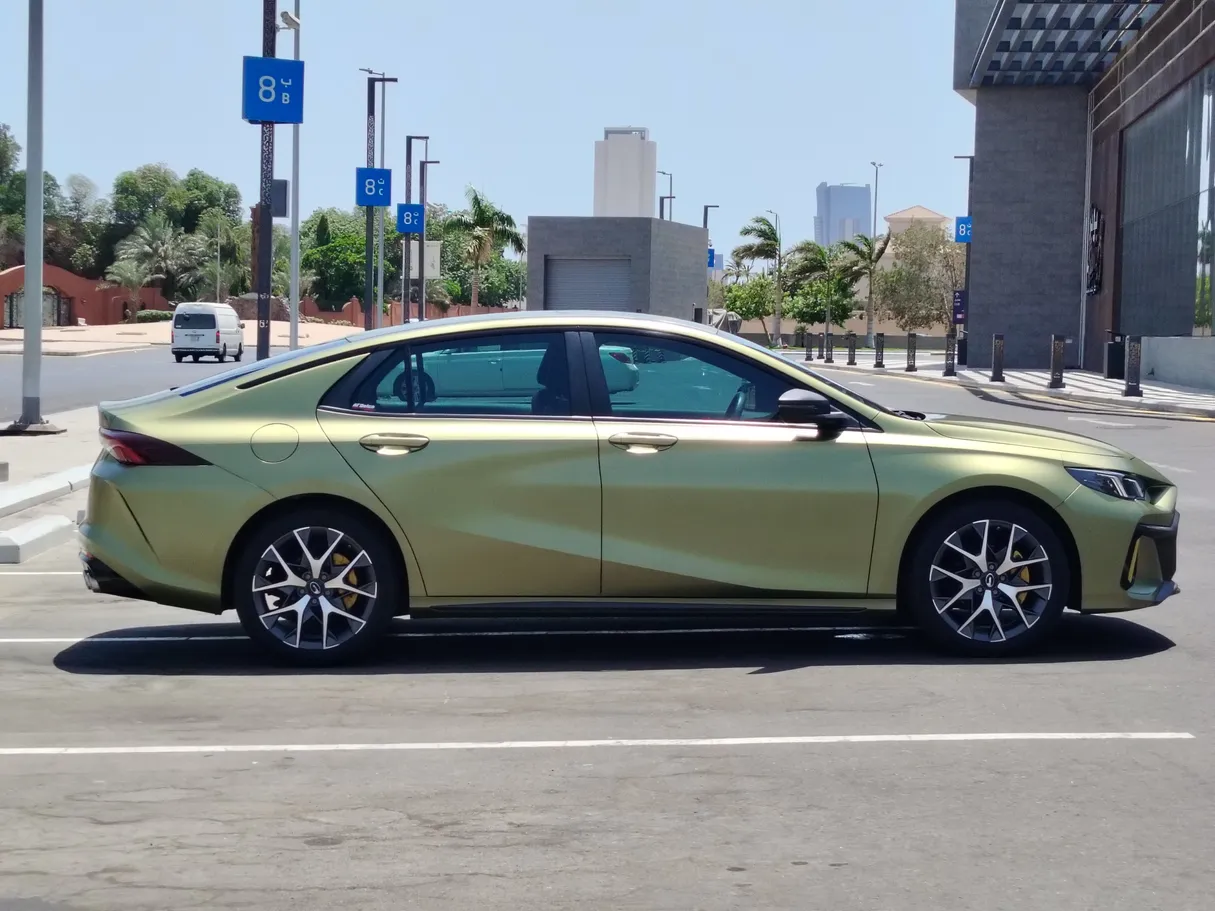 Car image 4