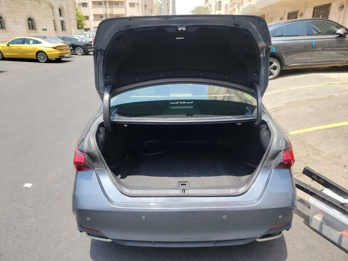 Car image 27