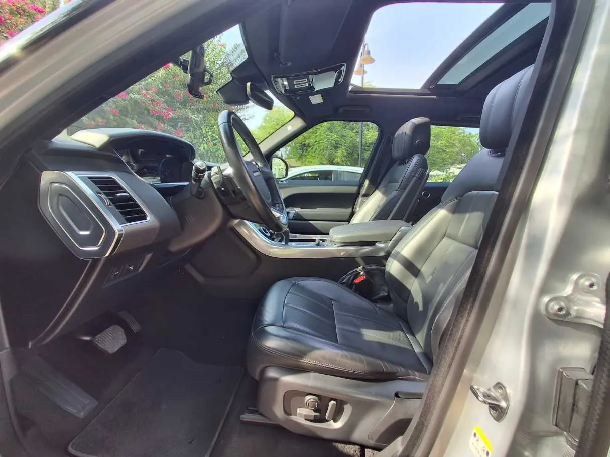 Car image 12