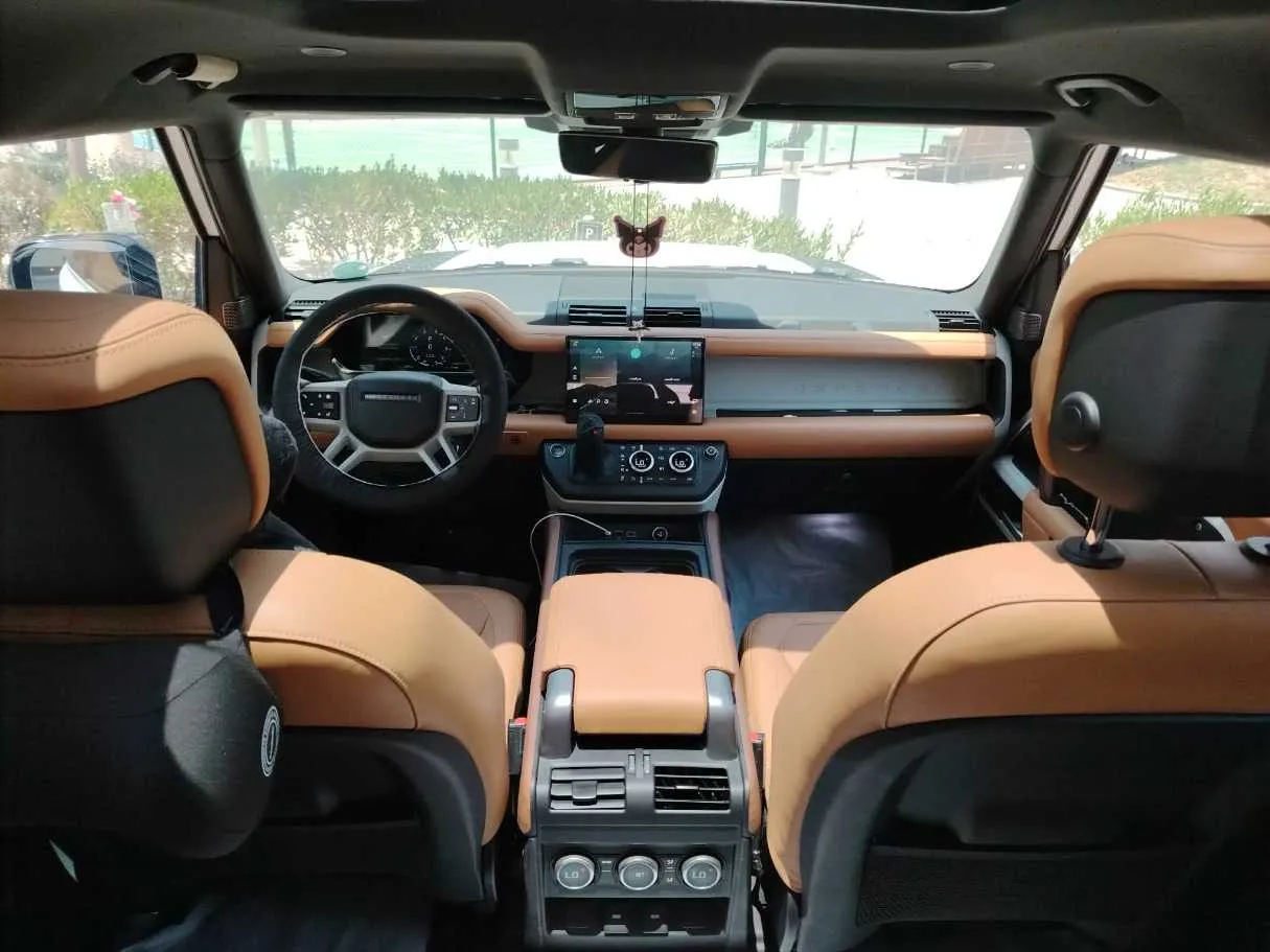 Car image 20