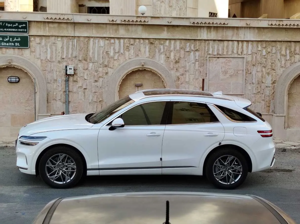 Car image 8