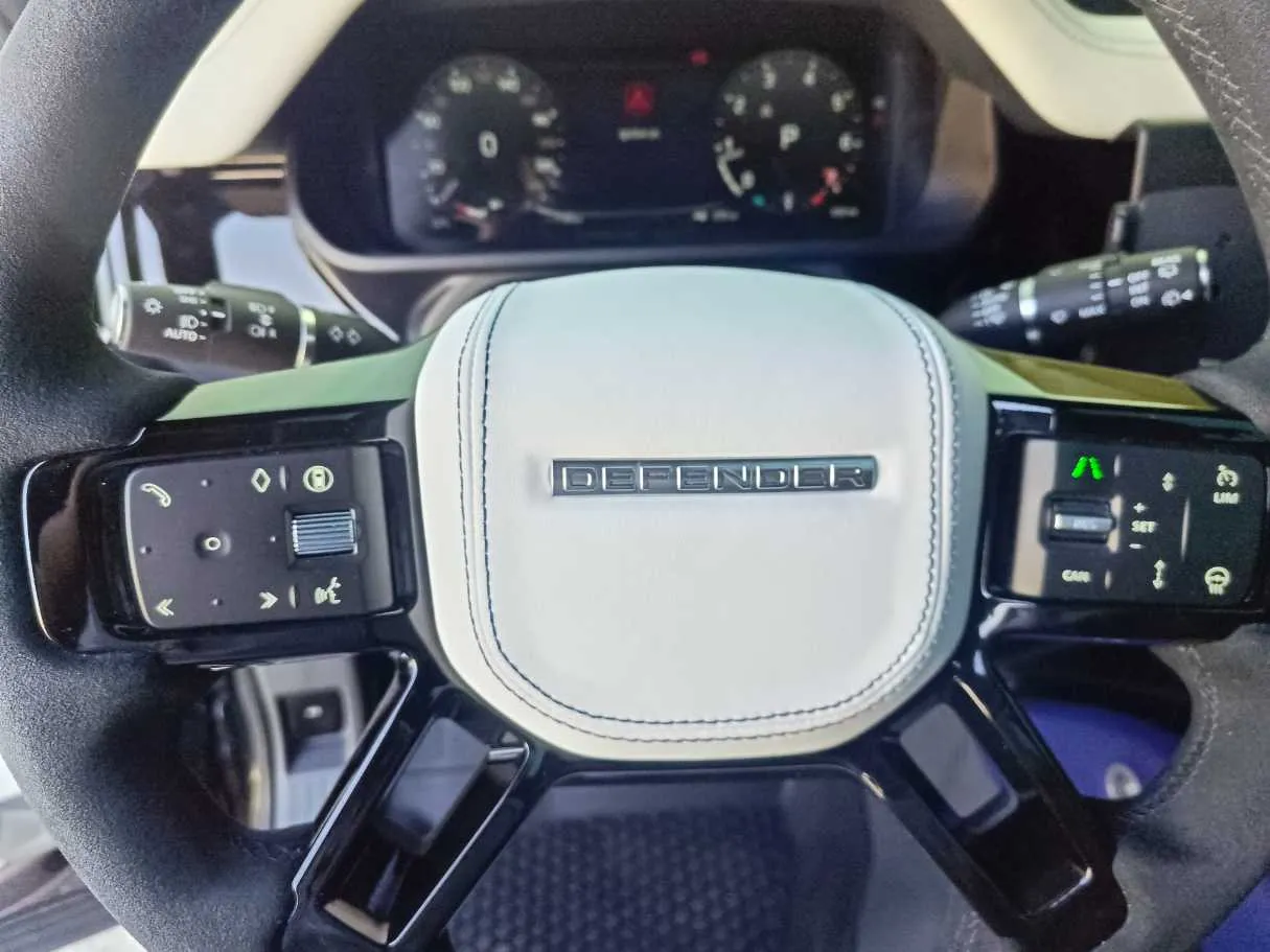 Car image 26