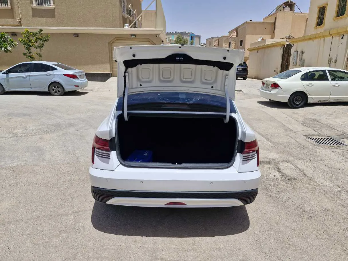 Car image 20
