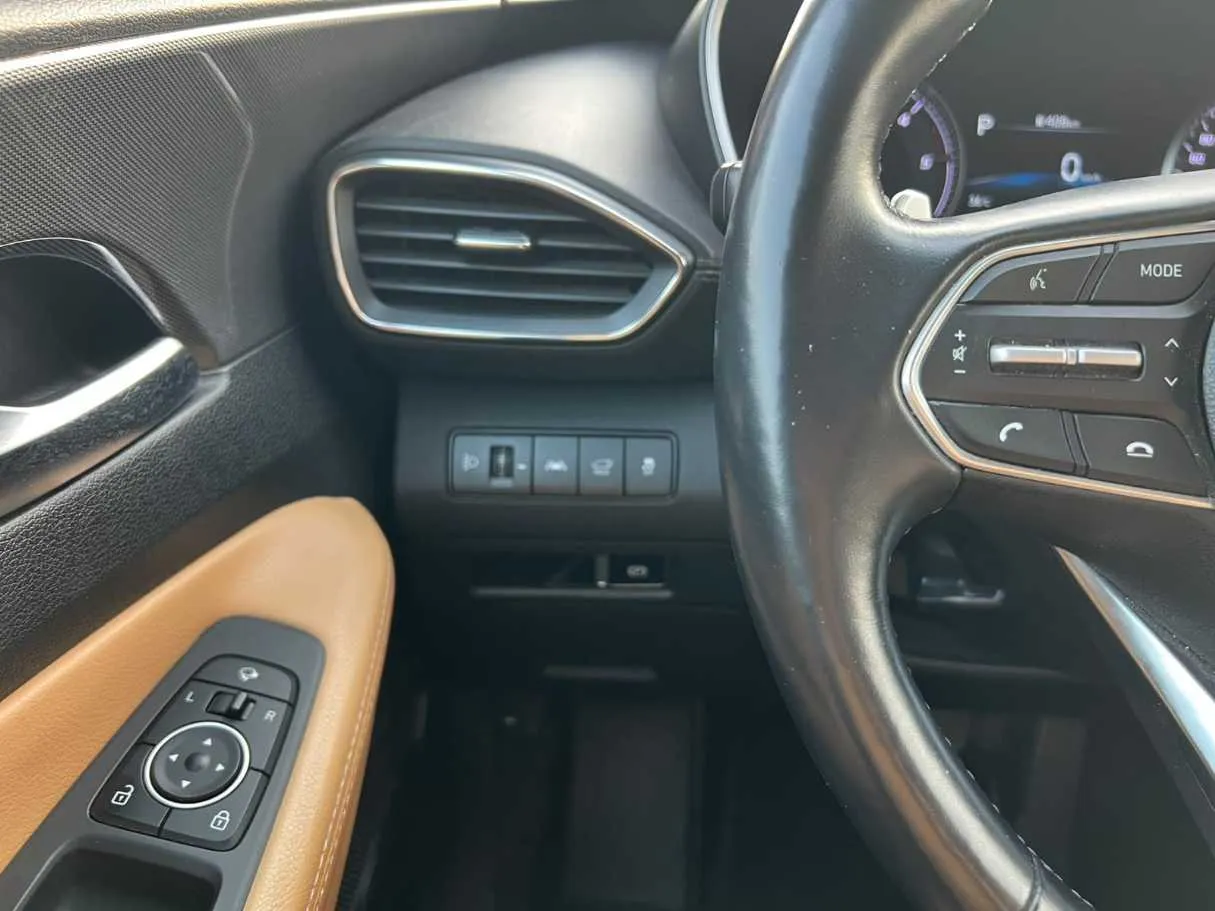 Car image 25