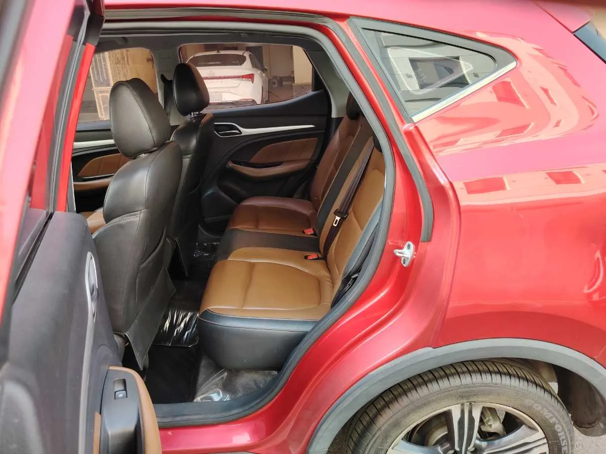 Car image 15