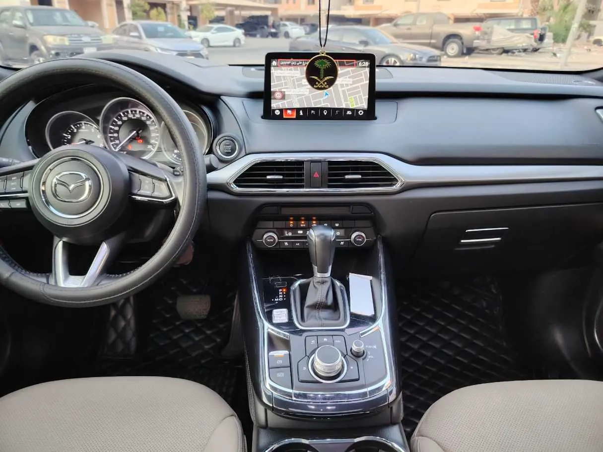 Car image 24