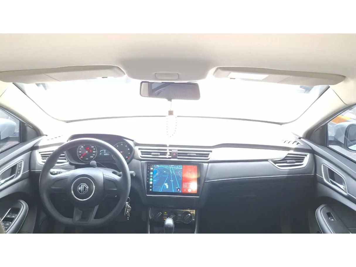 Car image 19