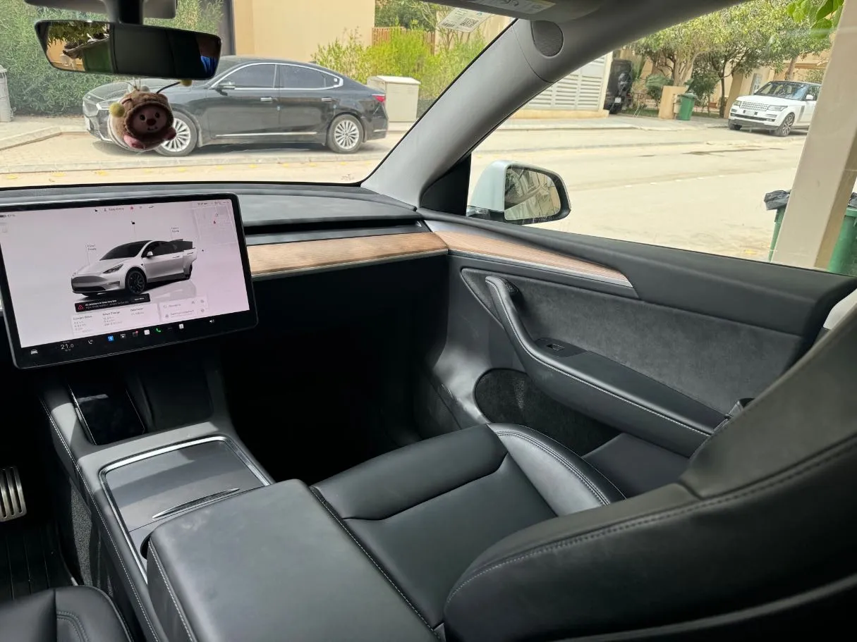 Car image 18