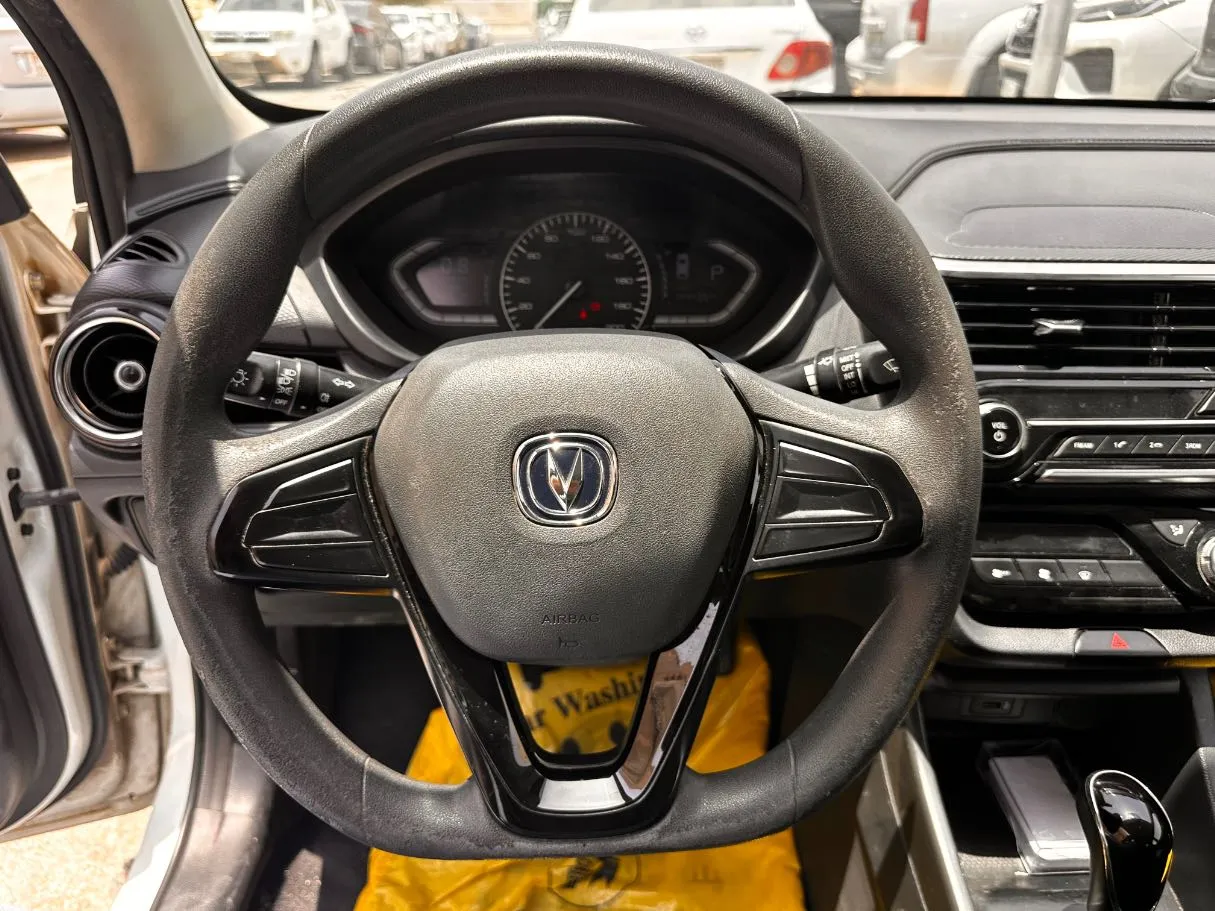 Car image 19