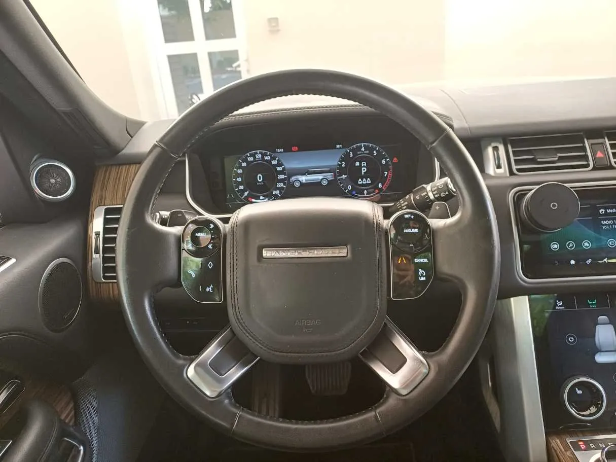 Car image 18