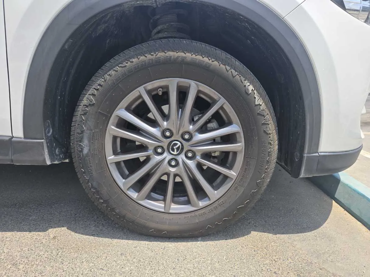 Car image 9