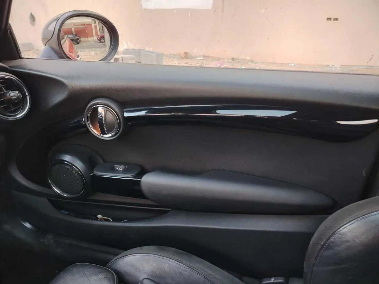 Car image 32