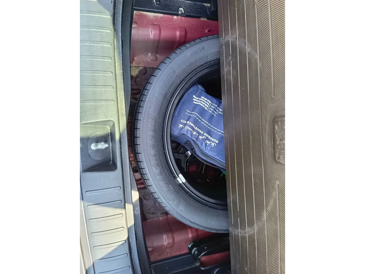 Car image 35