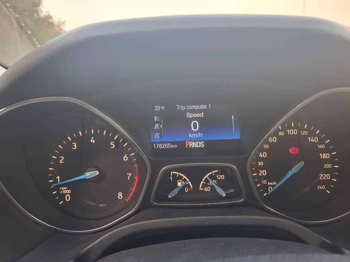 Car image 19