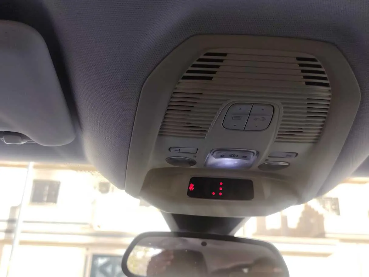 Car image 30