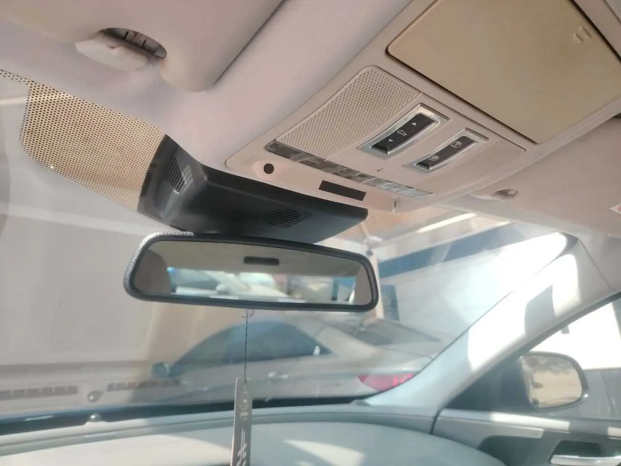 Car image 30