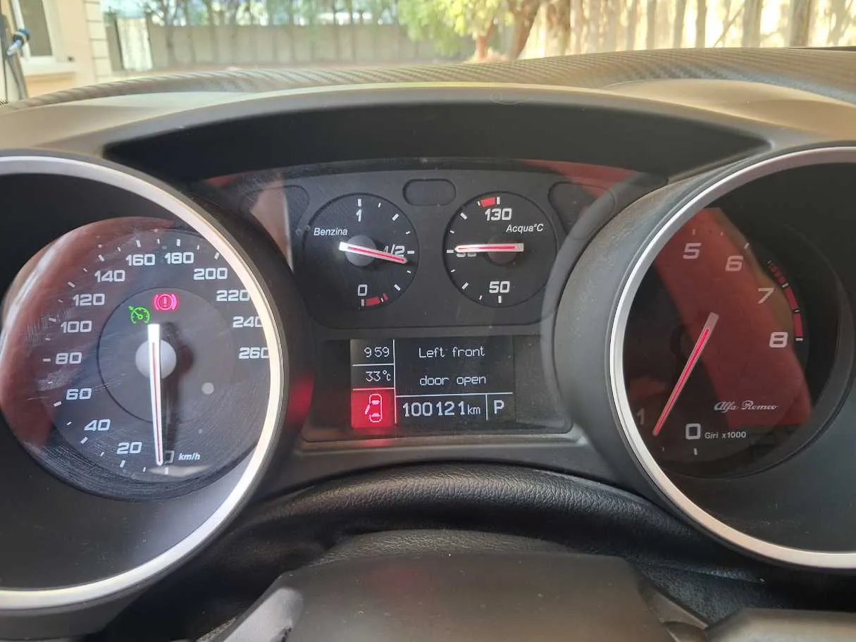 Car image 18