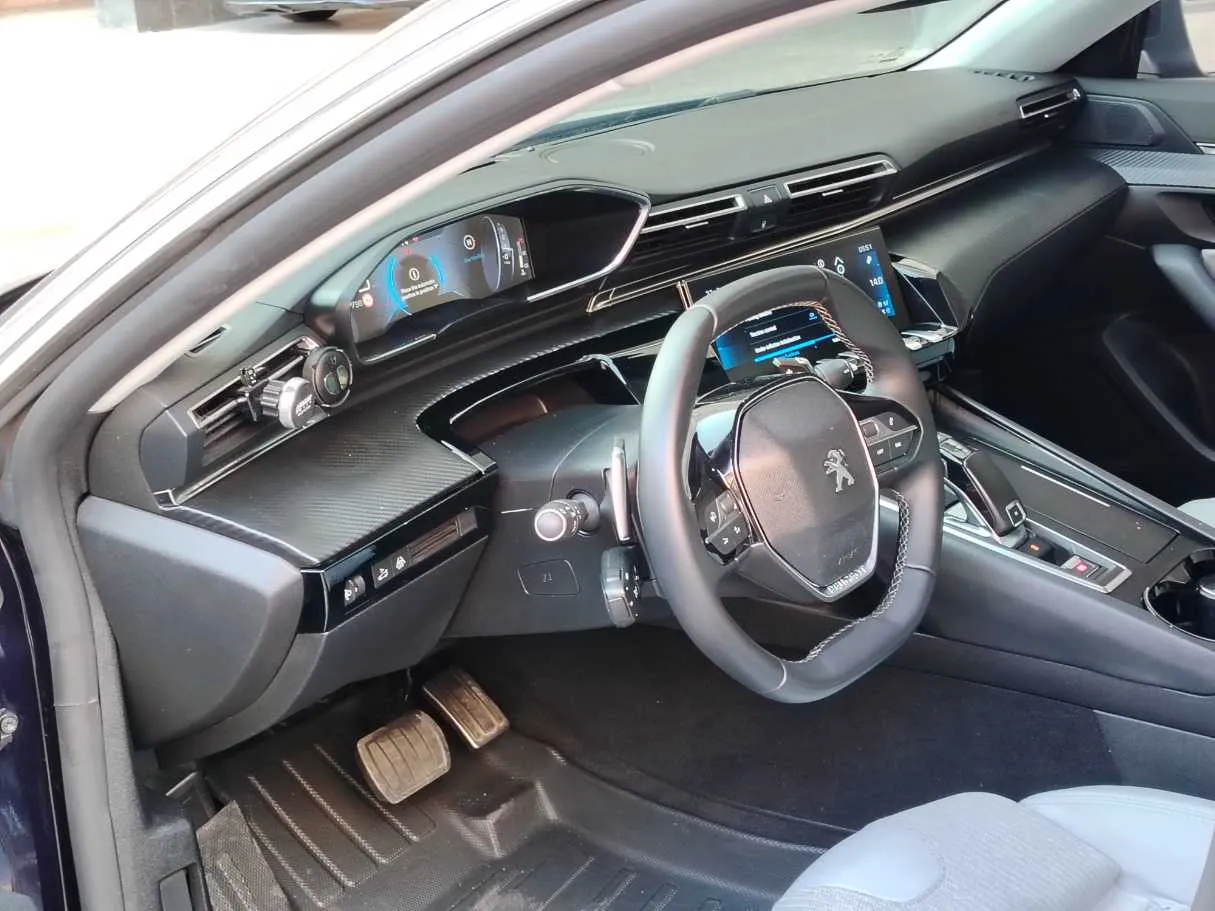 Car image 12