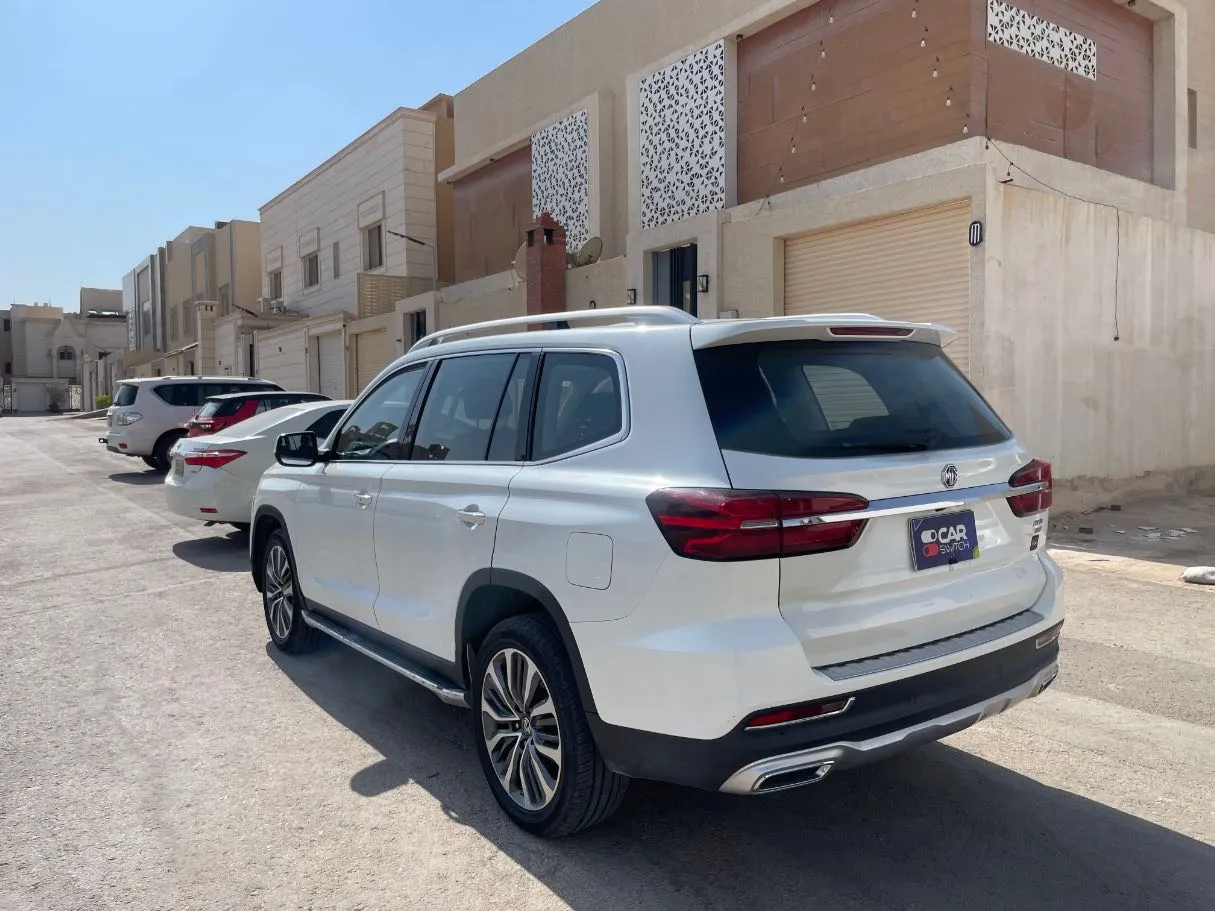 Car image 7
