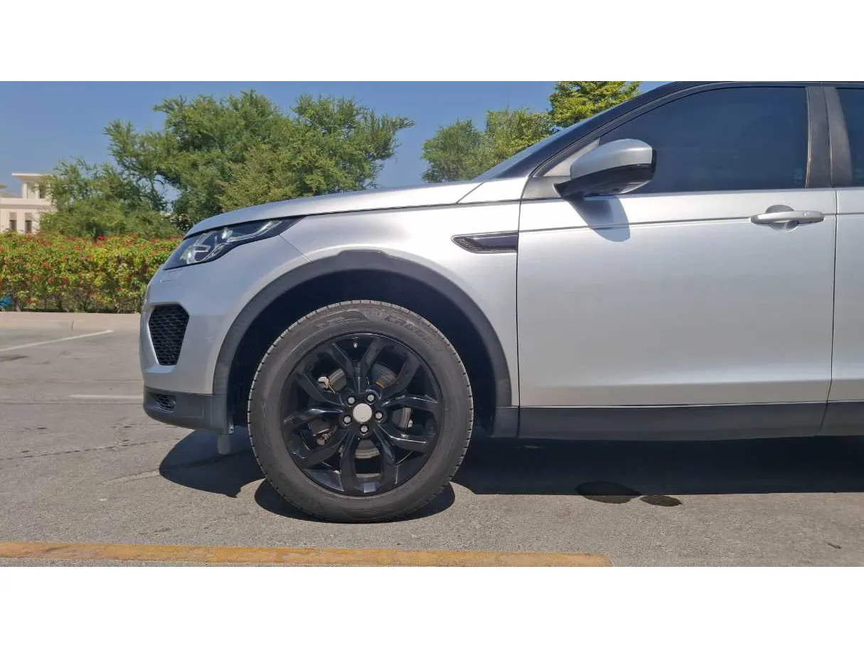 Car image 9