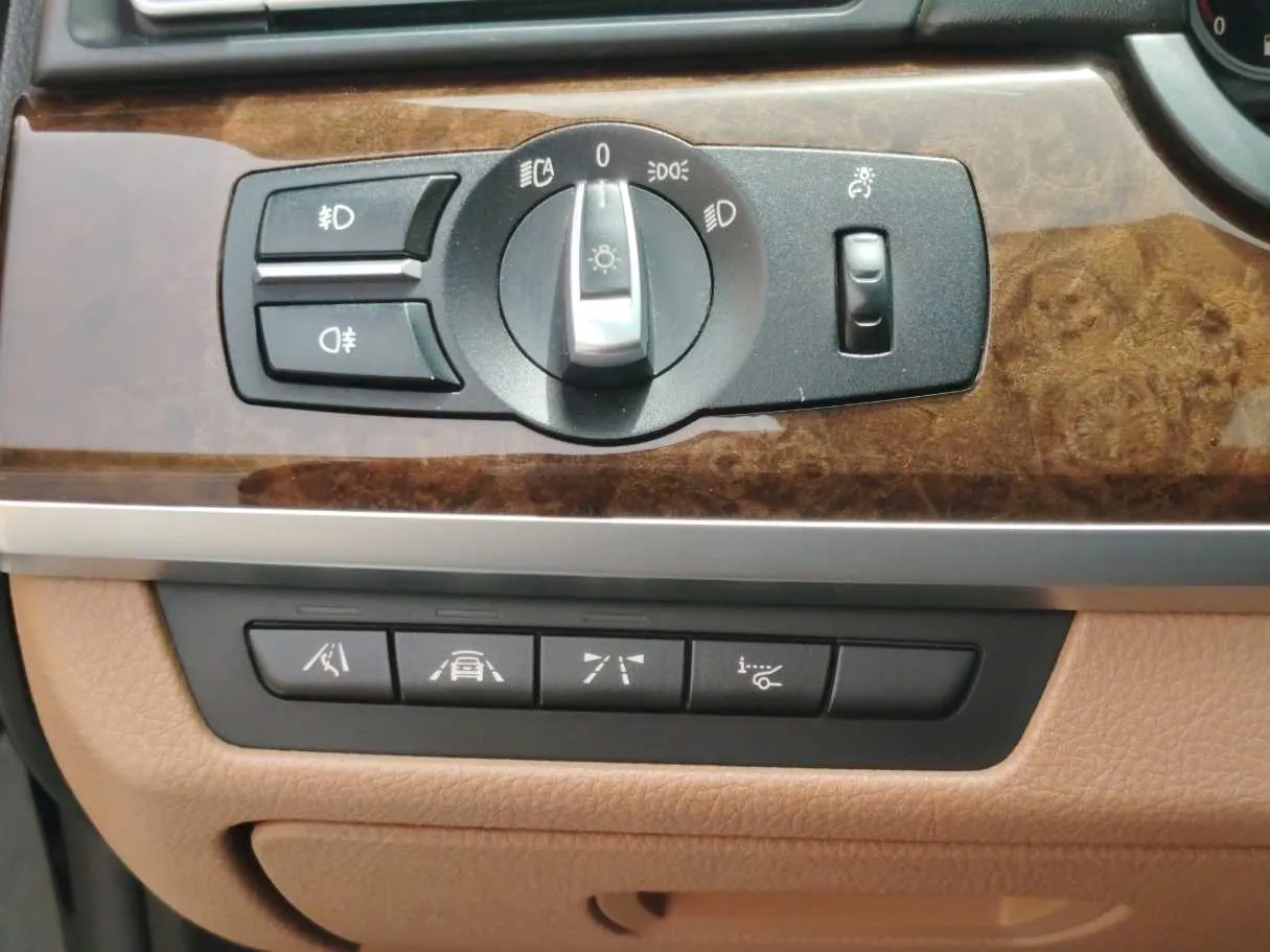 Car image 31