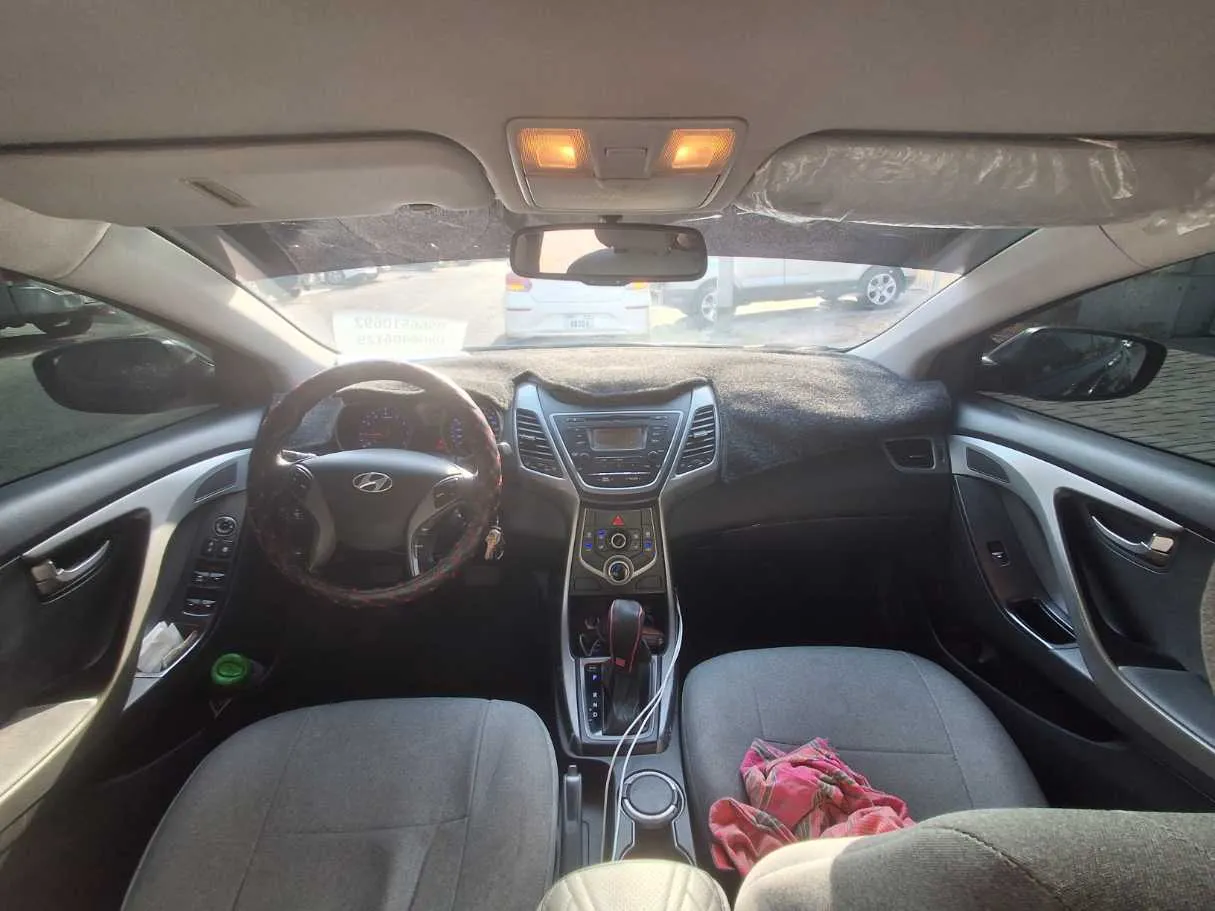 Car image 14