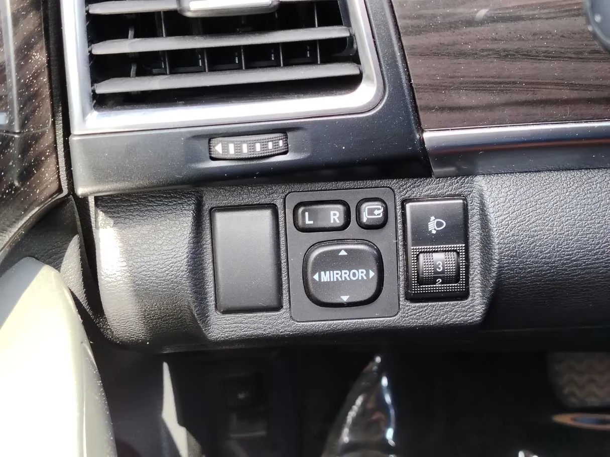 Car image 27