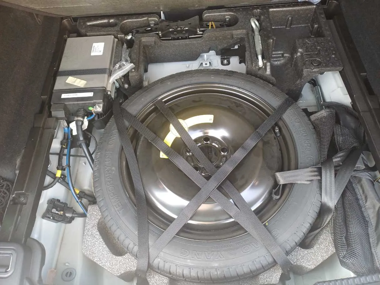 Car image 20