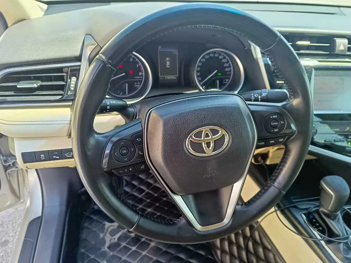 Car image 23
