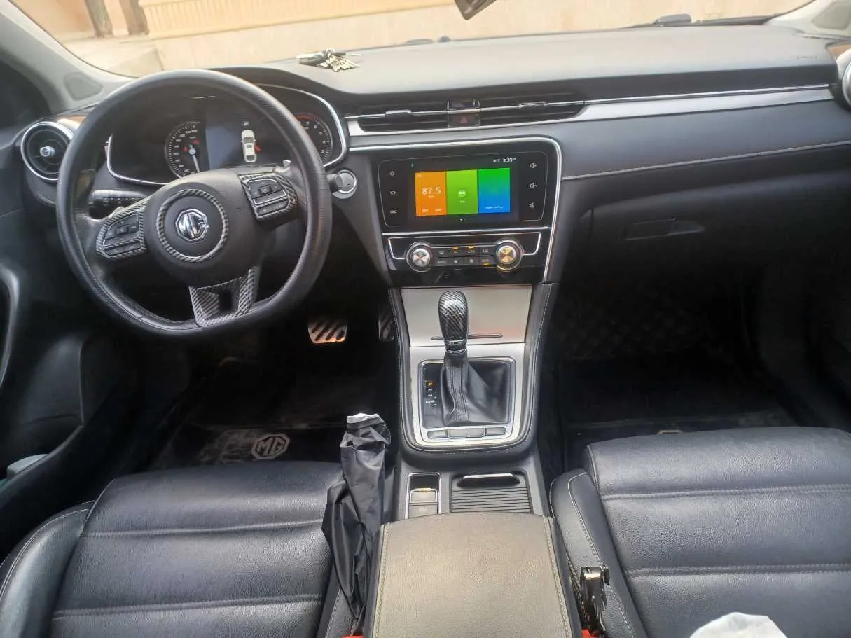 Car image 14