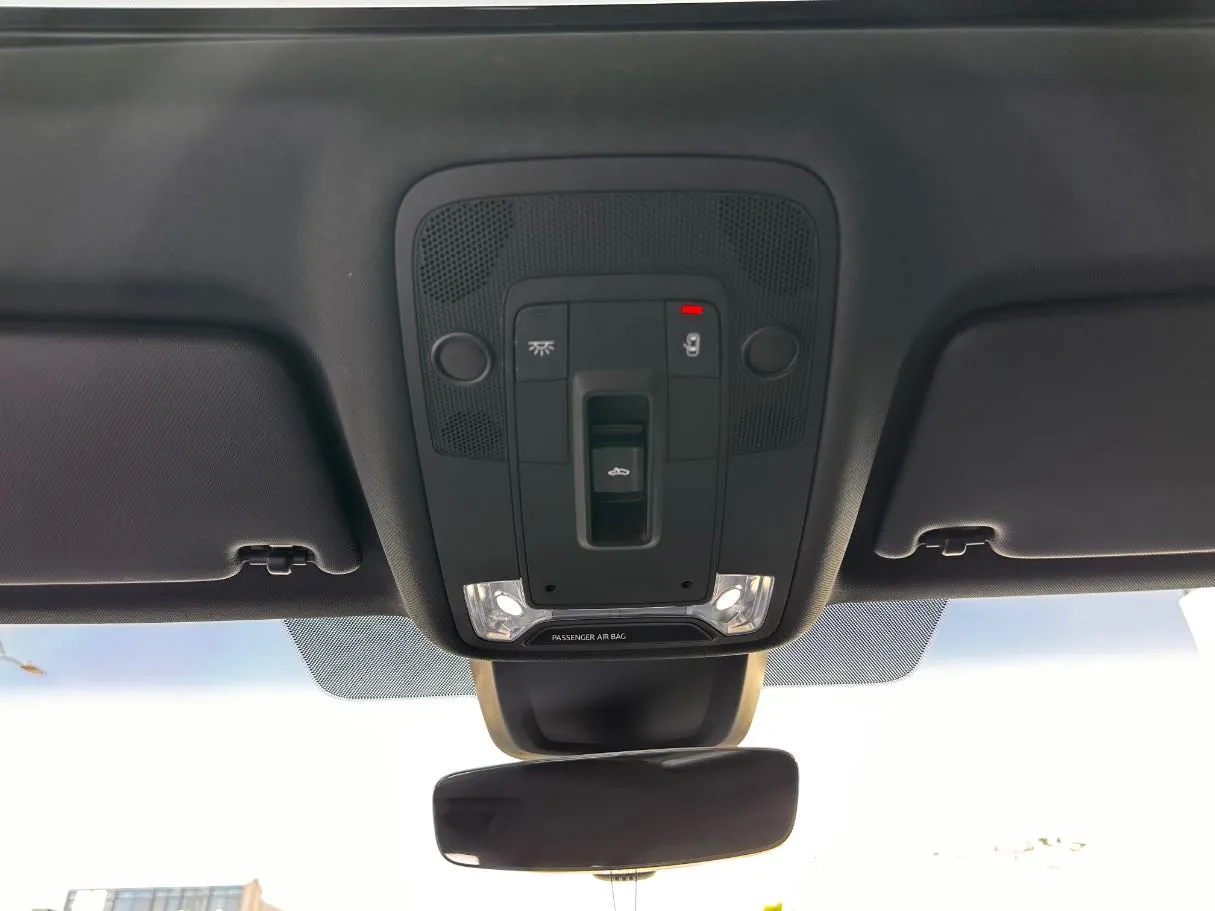 Car image 25