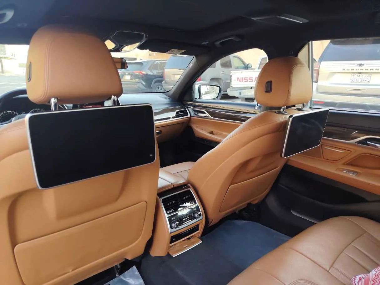 Car image 18