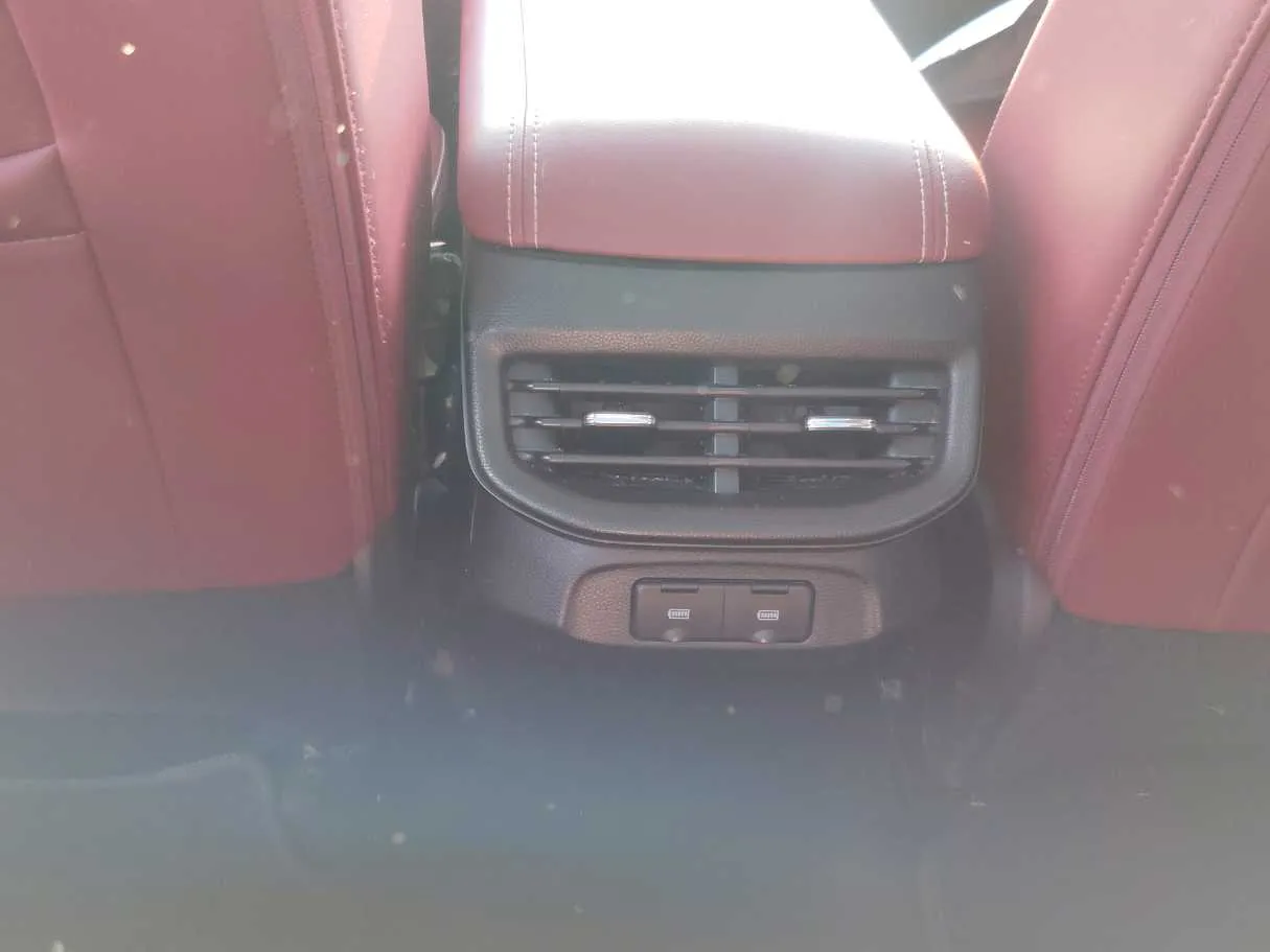 Car image 27
