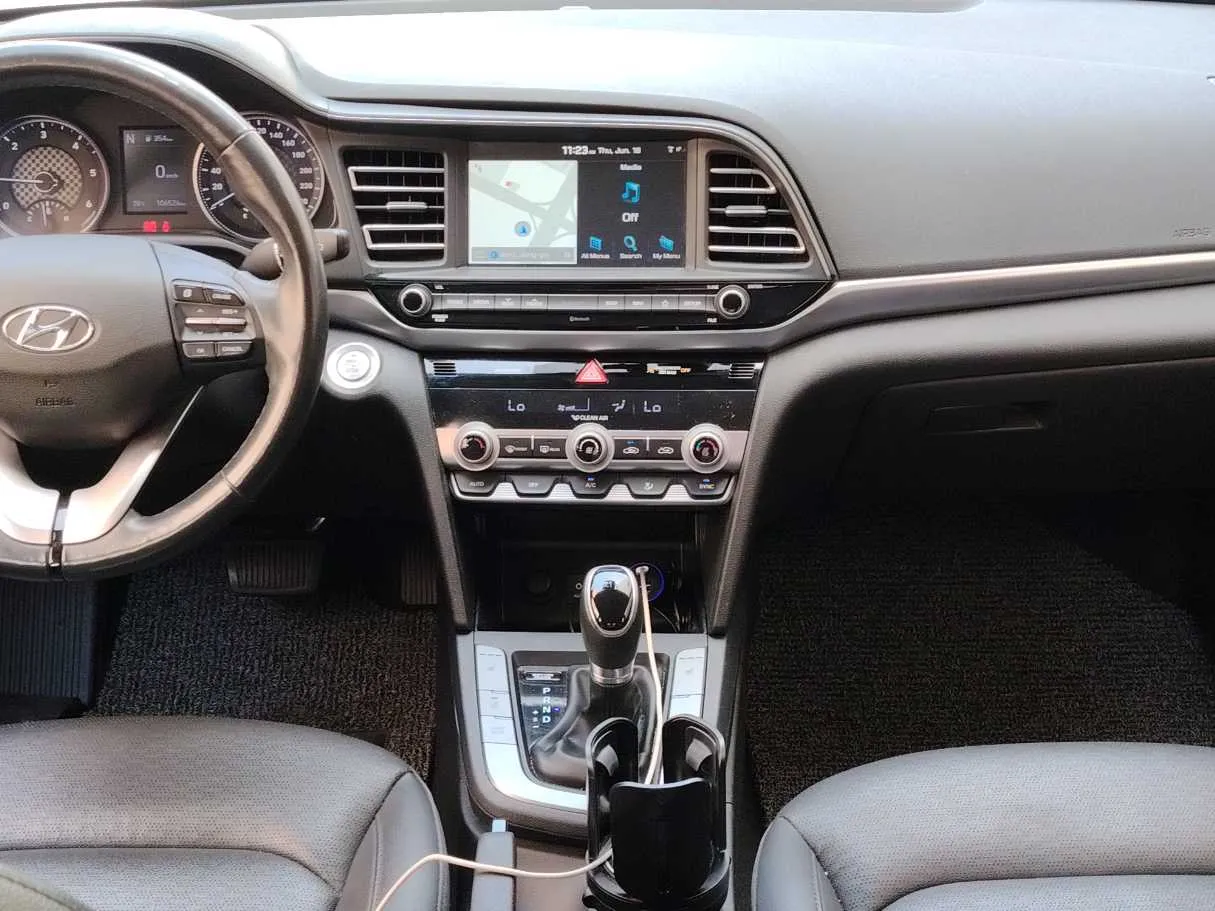 Car image 19