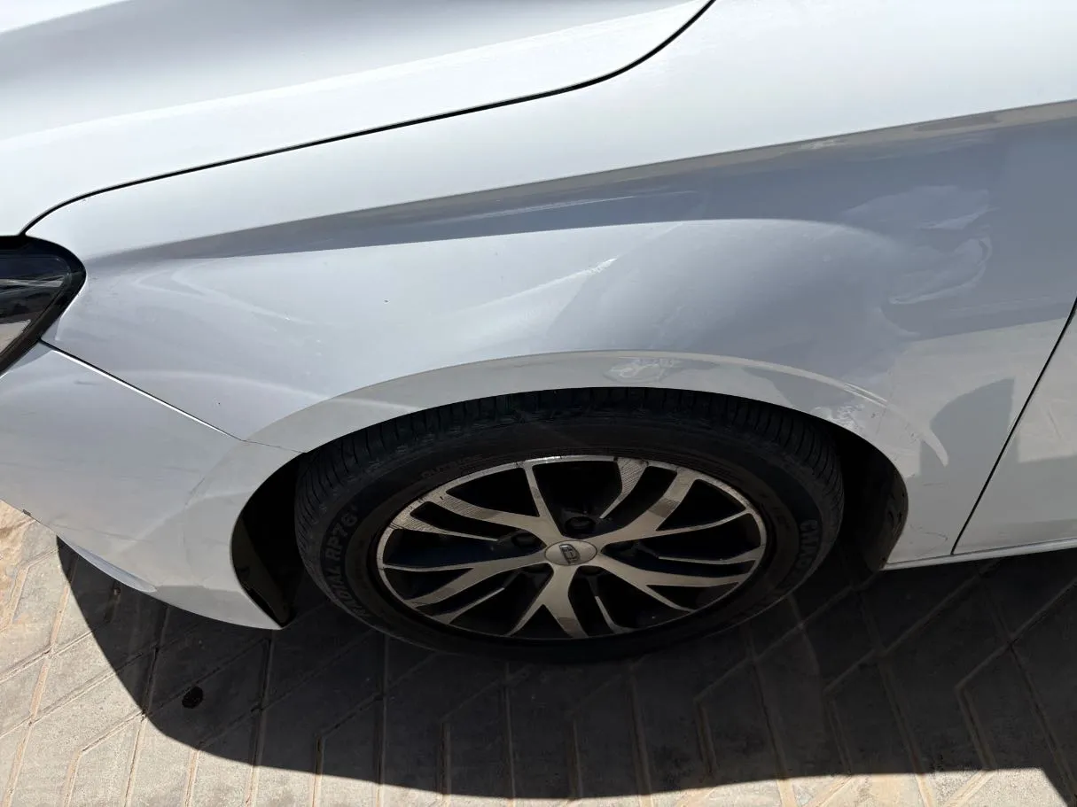 Car image 8