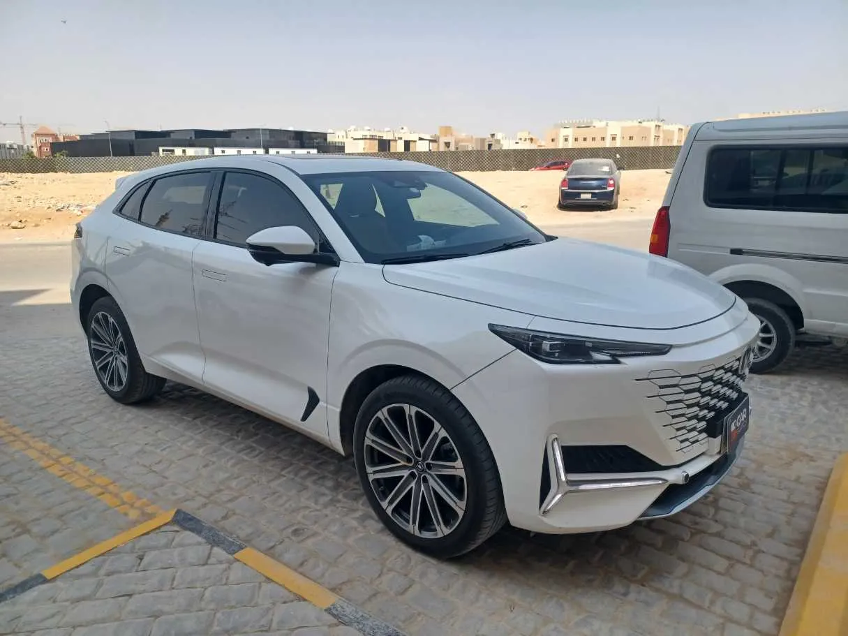 Car image 3