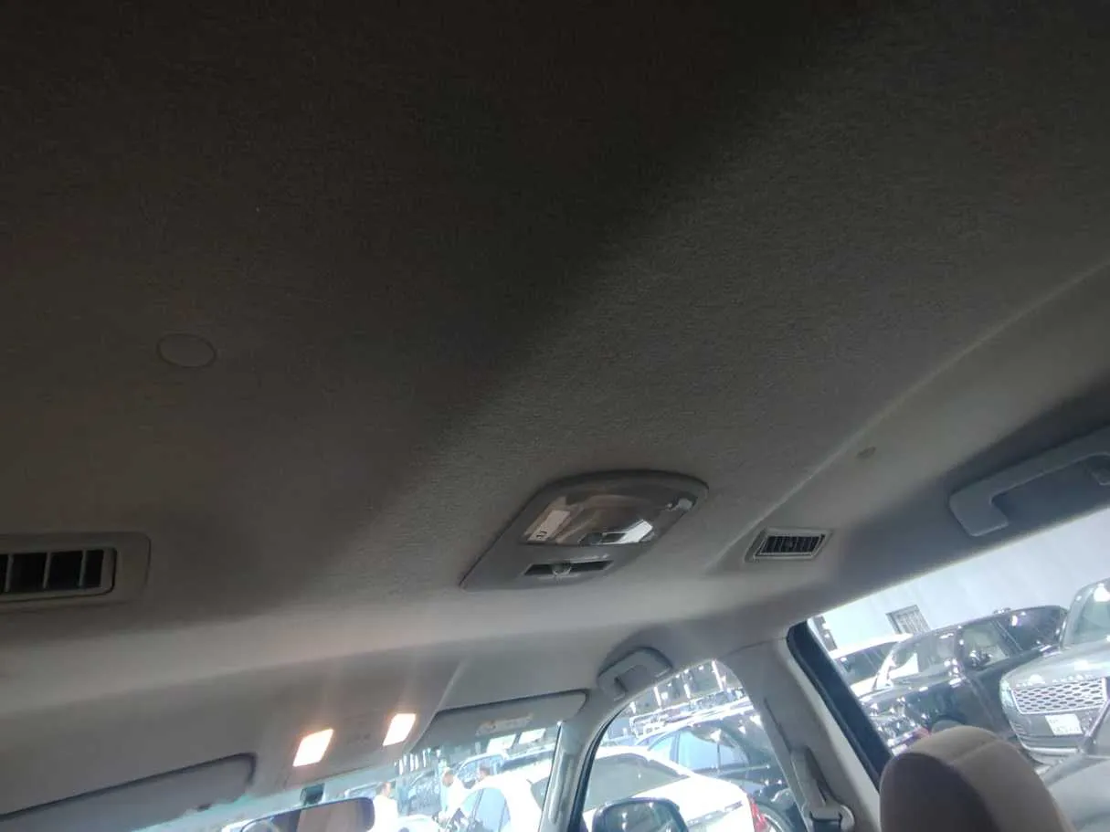 Car image 26