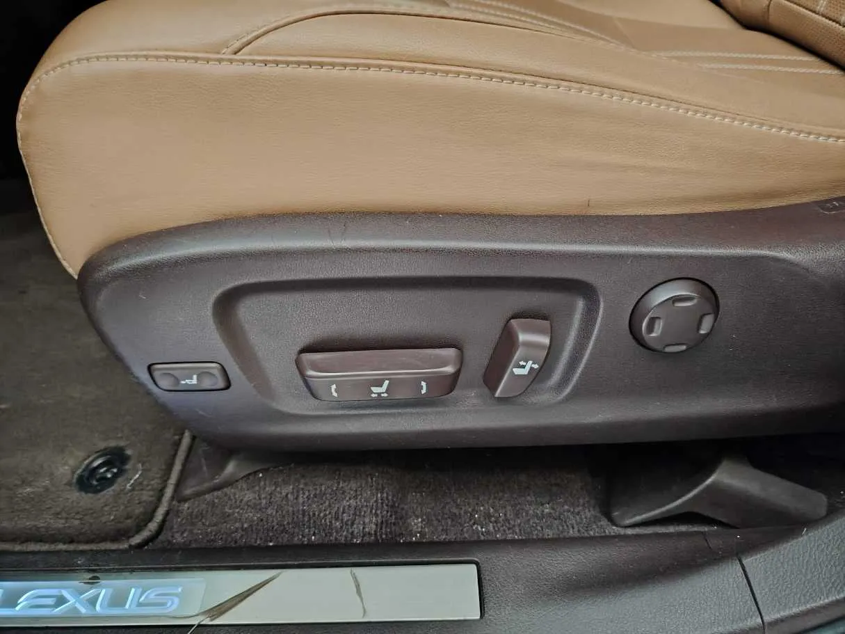 Car image 35