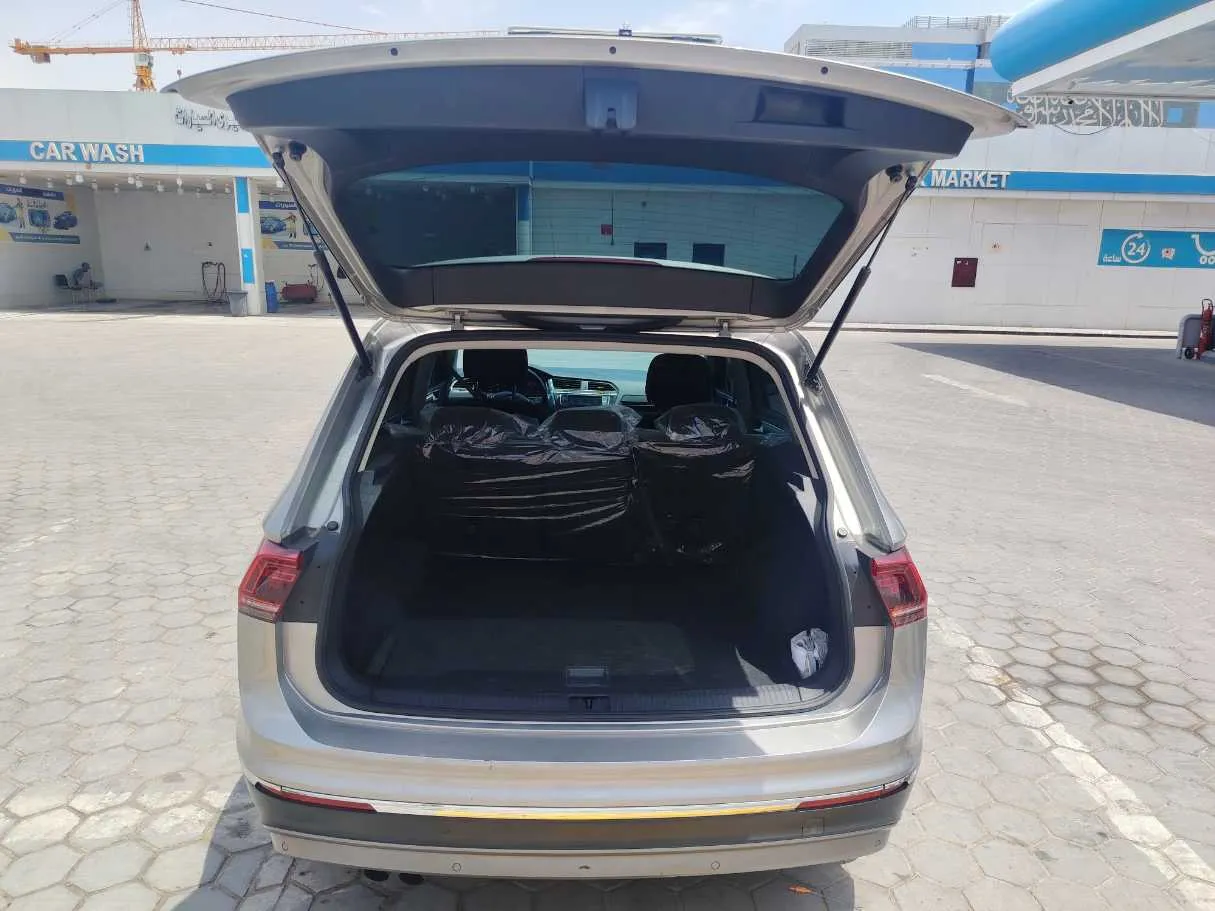 Car image 25