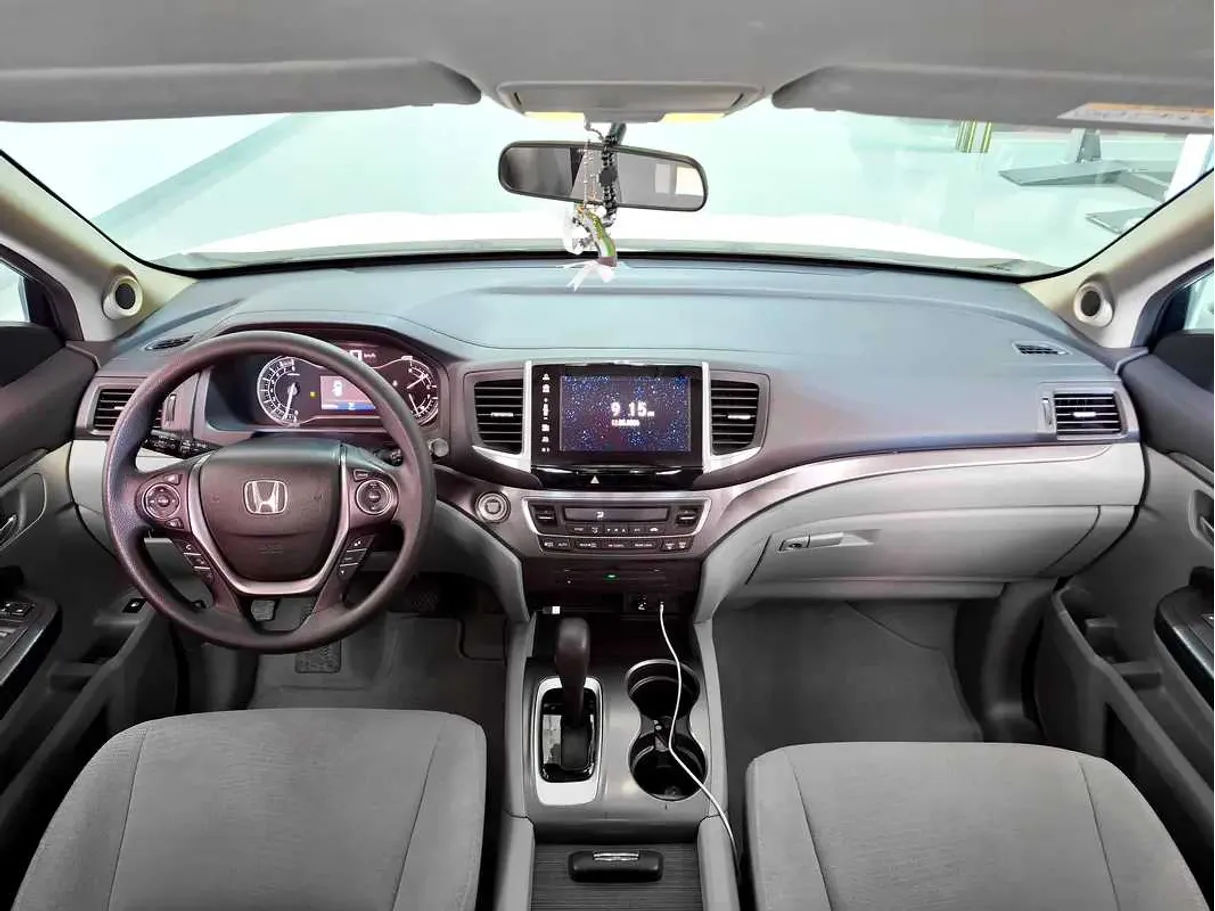 Car image 17