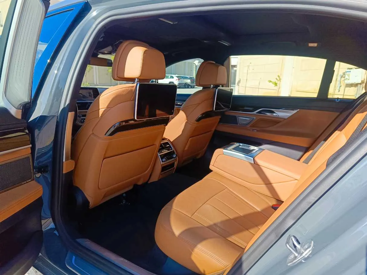 Car image 17