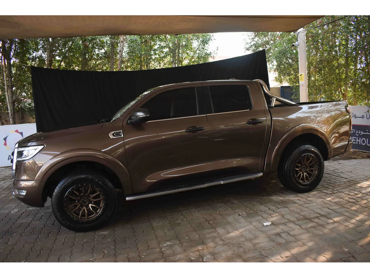 Car image 8