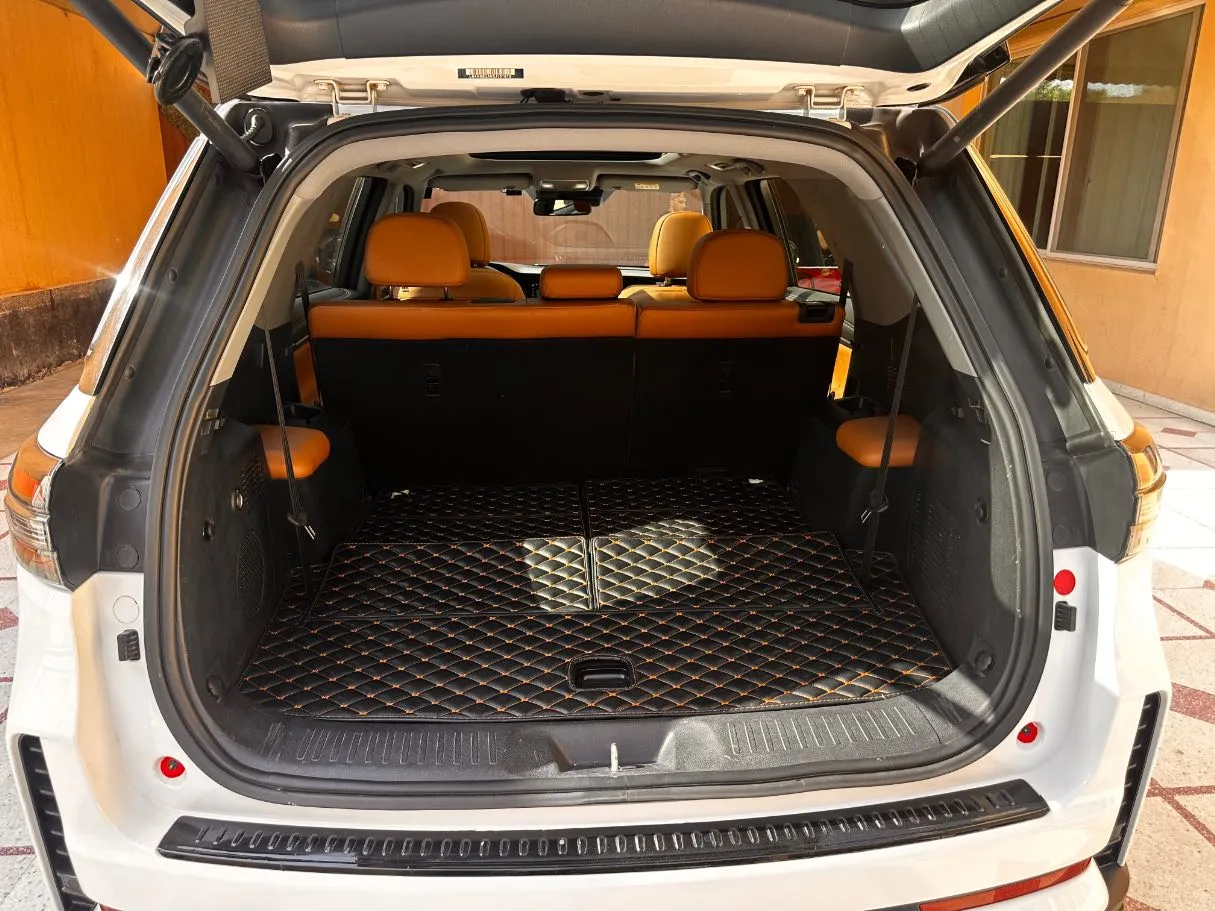 Car image 22