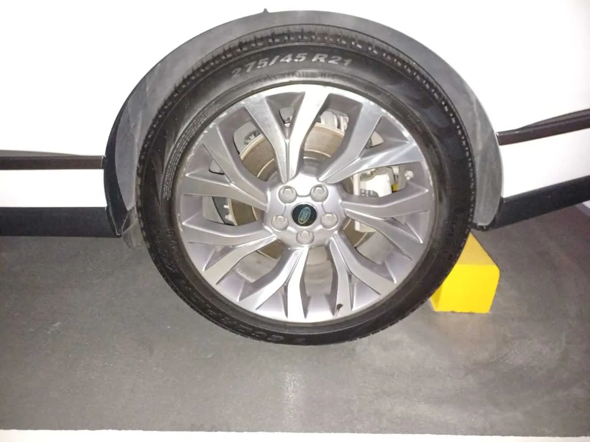 Car image 8