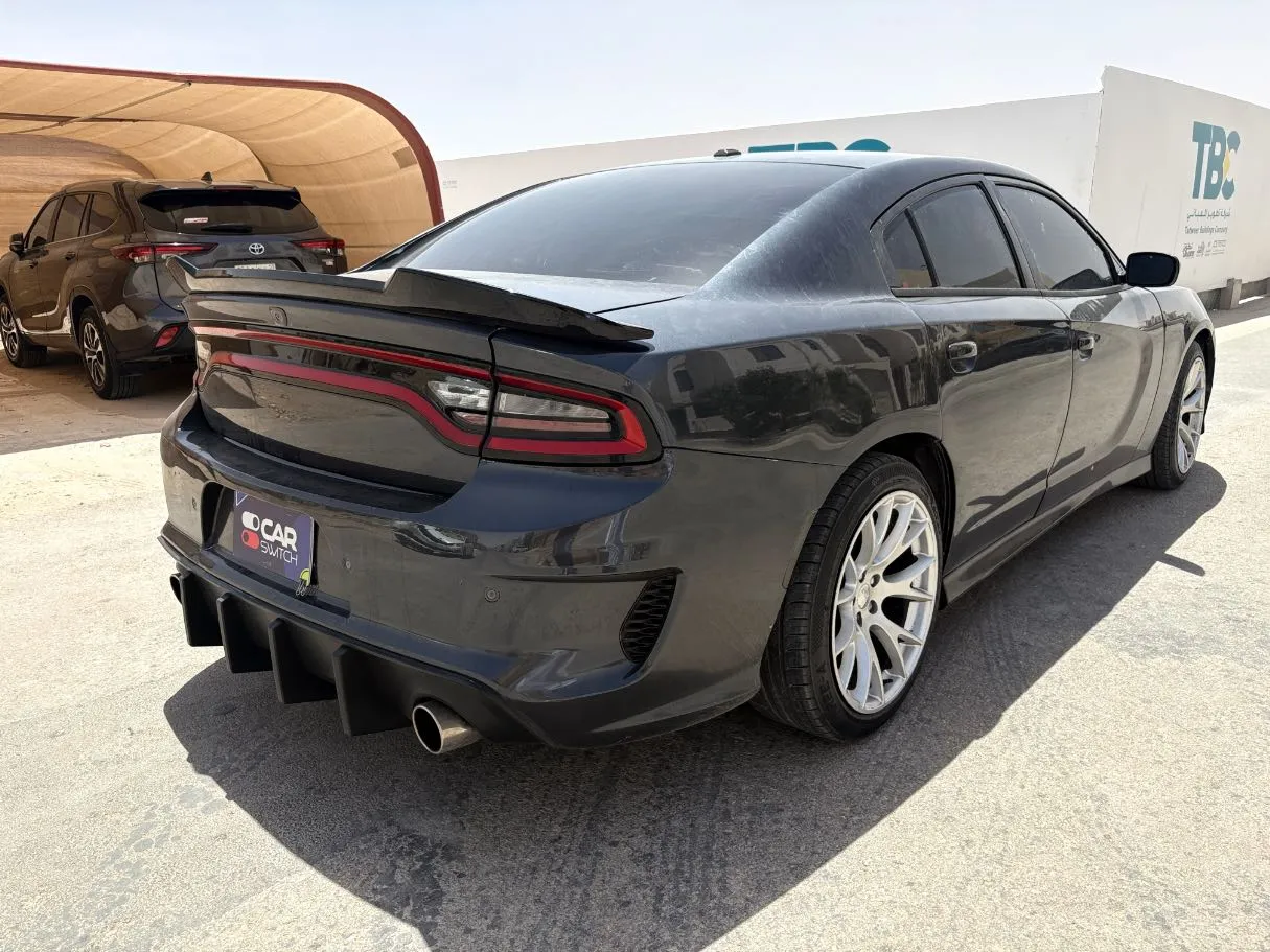 Car image 5