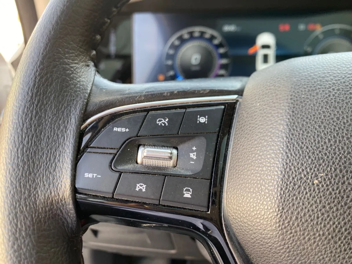 Car image 23